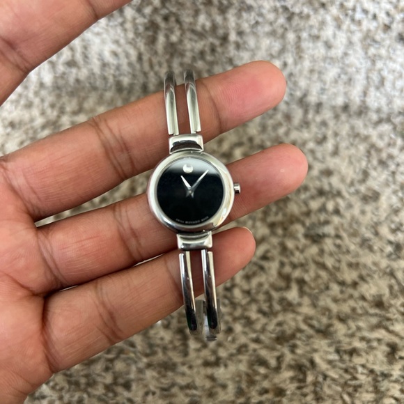 Movado Museum bangle bracelet women’s silver watch with black face - Picture 9 of 10